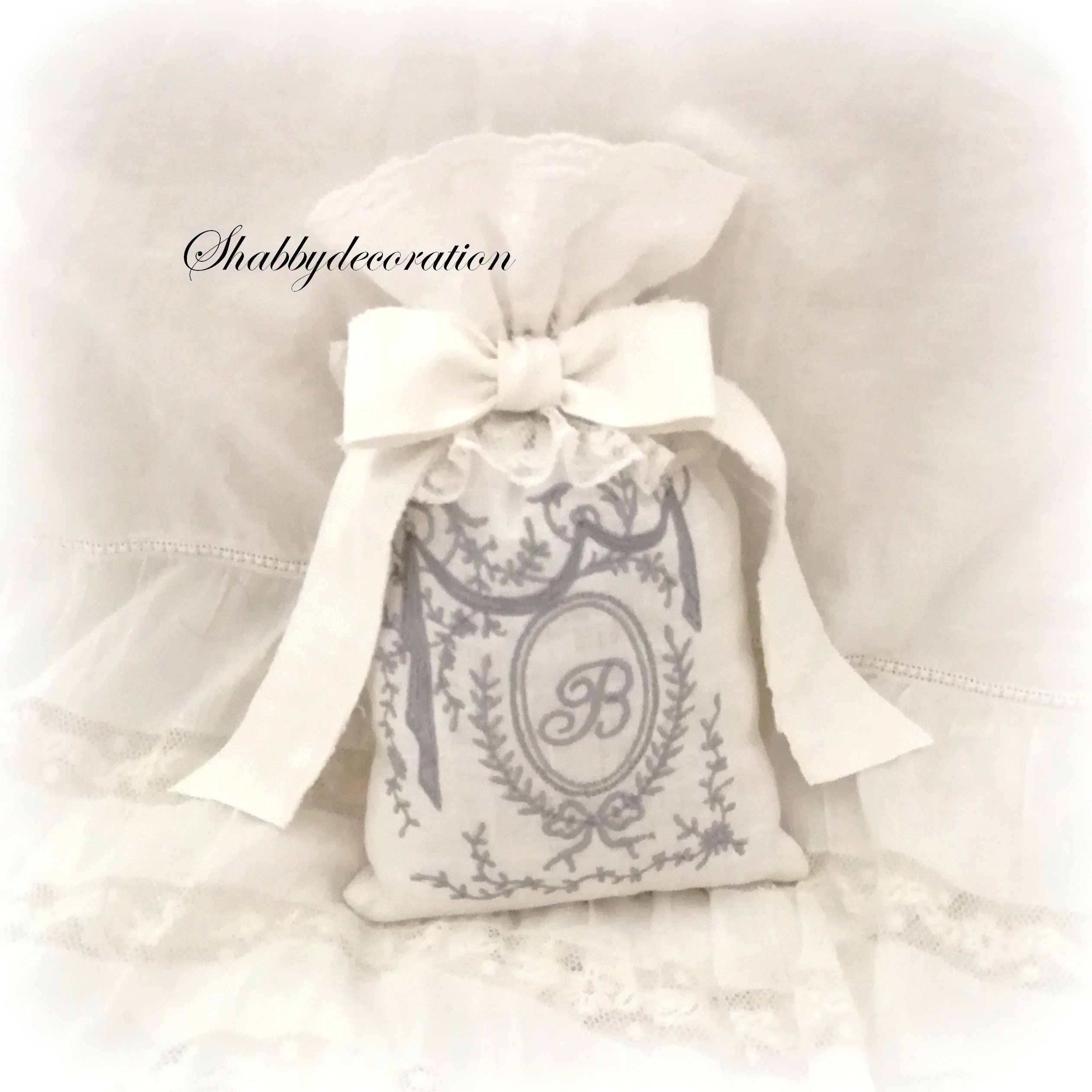 Pochon Brodé Monogramme Diffuseur de Parfum Senteur Vanille