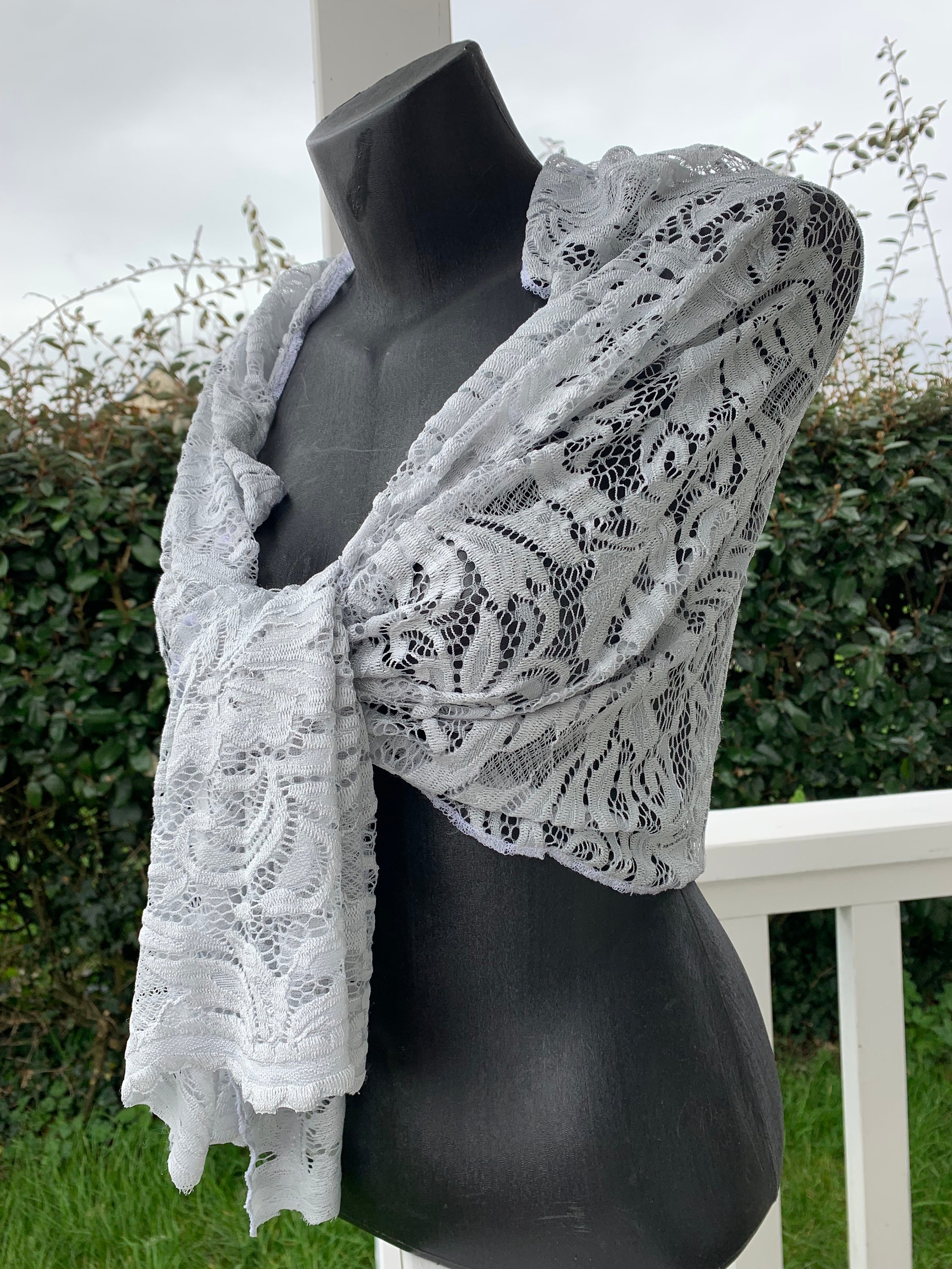 Damen Spitzenschal Mit Floralem Häkeldesign - Elegante Wickeltücher Für Hochzeiten & Partys