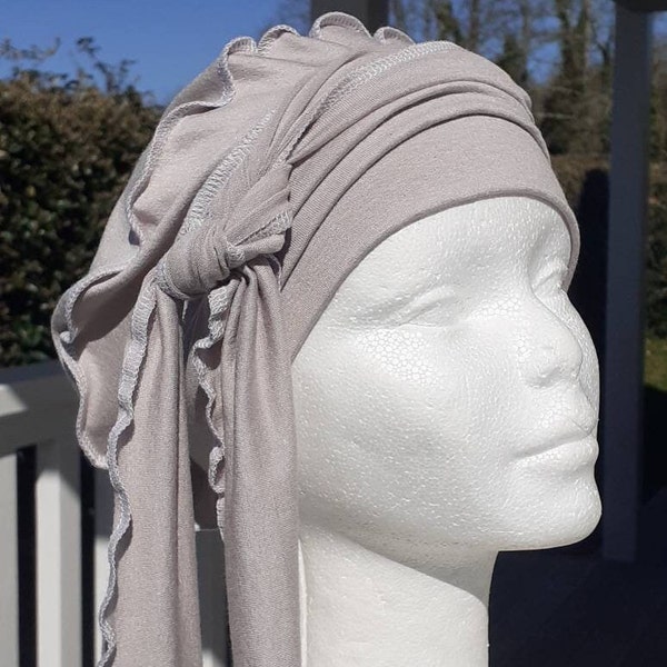 bonnet gris clair  pour femme cadeau cancer