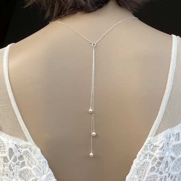 Collier et bijou de dos chaîne fine en argent 925 et perles blanches nacrées swarovski M413