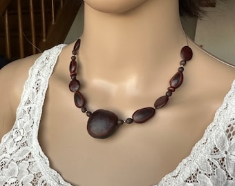 collier en graines naturelles des Antilles modèle oeil de boeuf G9