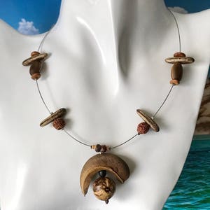 Necklace with natural seeds of the Caribbean model coco dwarf M100 image 2