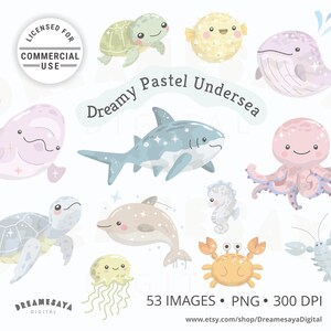 Pode incluir: Uma coleção digital de criaturas marinhas em tons pastel, incluindo uma tartaruga, um peixe-balão, uma baleia, um tubarão, um polvo, um golfinho, um cavalo-marinho, um caranguejo, uma água-viva e uma lagosta. O texto diz Dreamy Pastel Undersea, Licensed for Commercial Use, 53 Images, PNG, 300 DPI, e Dreamesaya Digital.