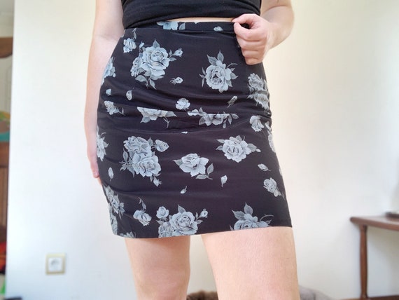 Vintage 1990s Black Mini Skirt Mall Goth Rose Pri… - image 3