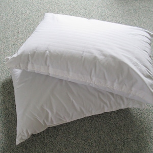 100% Wool Pillow - Naturally Hypoallergenic and Temperature Regulating