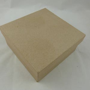 14 cm square box in papier-mâché to decorate