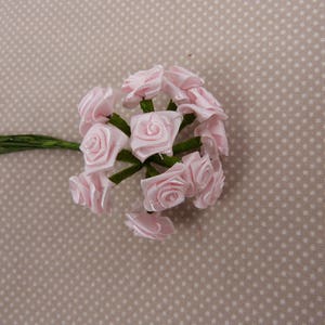 Fleurs en tissu : roses  rose , pour embellissement