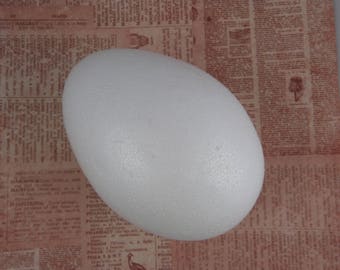 Styropor-Ei zum Dekorieren
