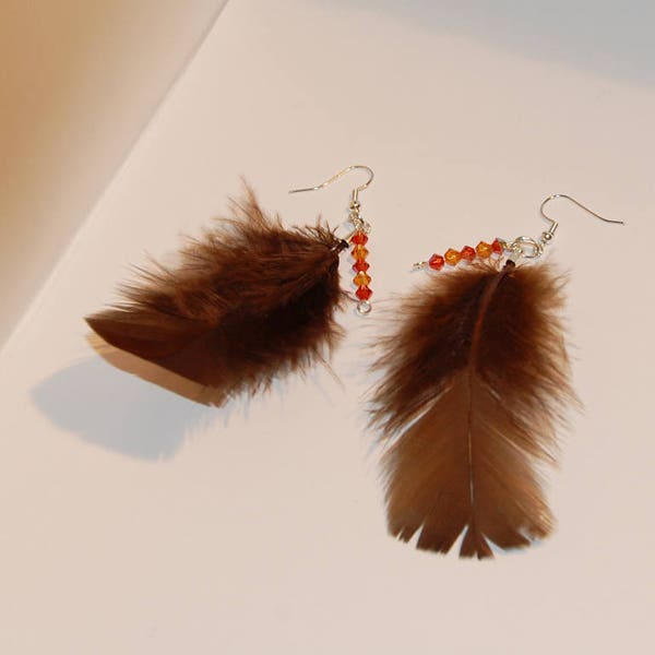 Boucles d'oreilles Plumes marron Cristaux topaz et indian red