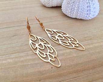 Brincos Antonia, de inspiração Art Déco, dourados em ouro fino