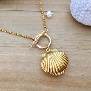 Riambel necklace featuring shell locket with pearl