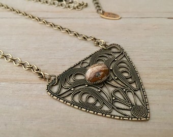 Collier Art Nouveau Zelda avec cabochon en jaspe paysage