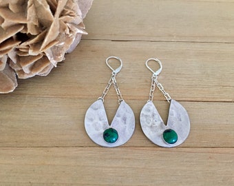 Boucles d'oreilles Malisa avec cabochon en malachite et dormeuses en argent 925