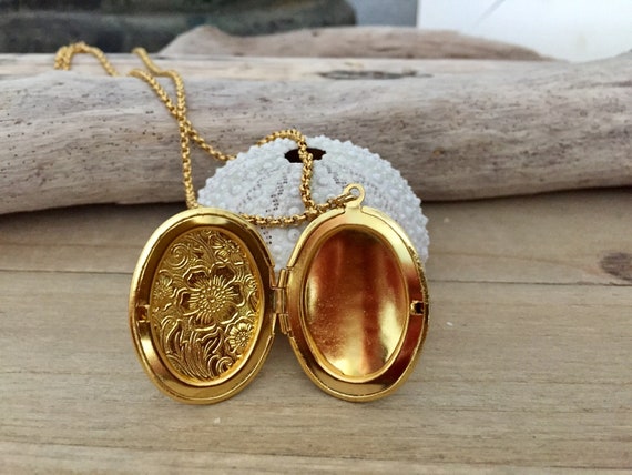 Victorian Etruscan Gold Locket with Attached Woven Mesh Chain