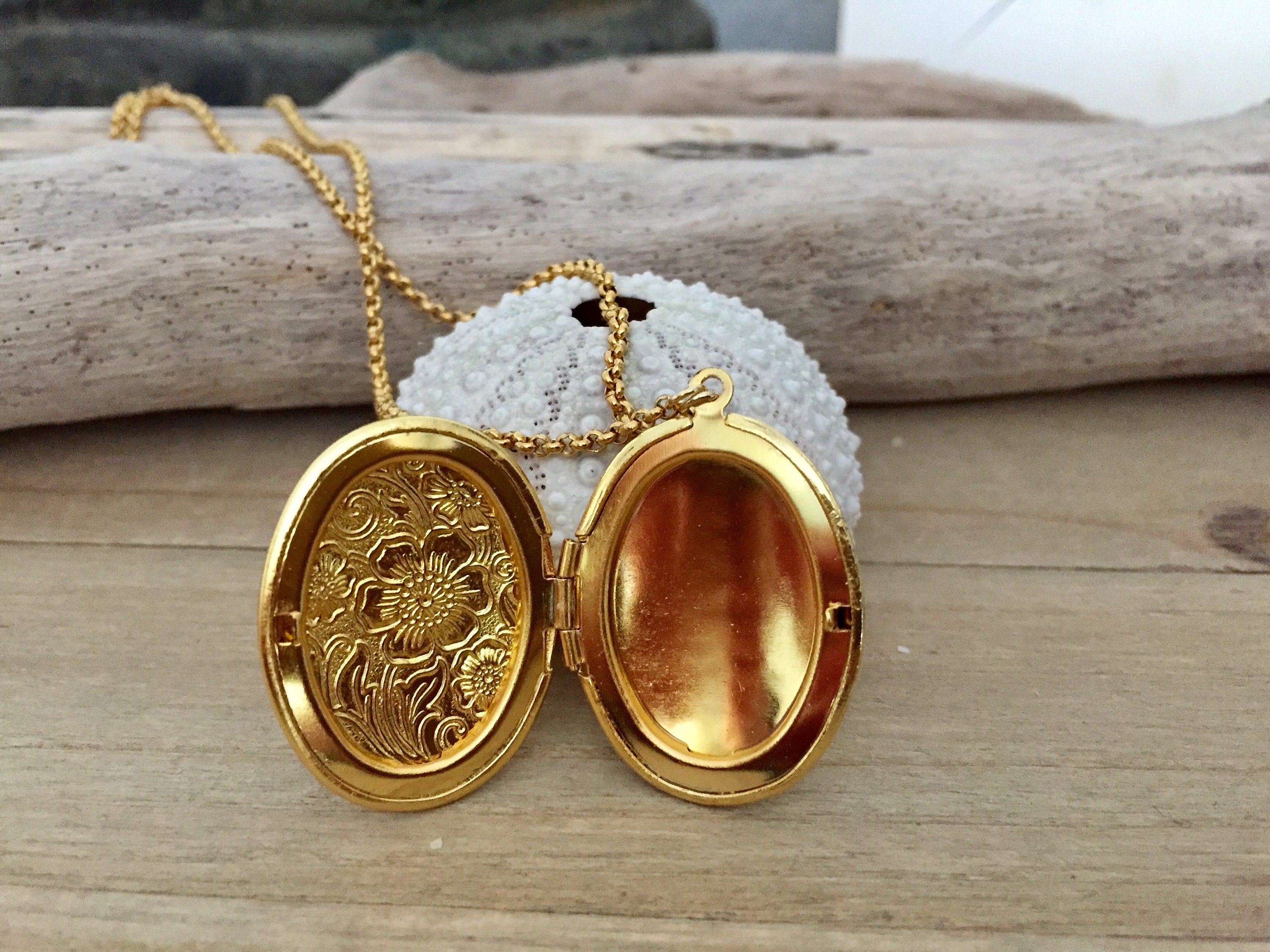 Antique hand engraved 14k yellow gold locket necklace – Victorious