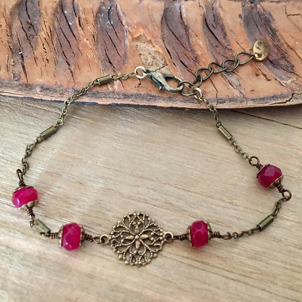 Bracelets Ida d'inspiration Art Deco en laiton vieilli avec des rubis