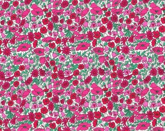 Tissu imprimé Liberty motif Liberty PETAL & BUD fuchsia couleur rose