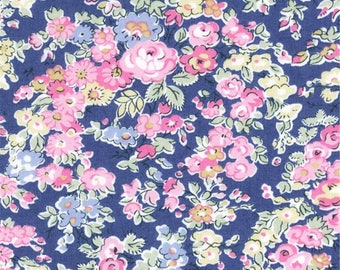 Tissu imprimé Liberty motif Tatum couleur bleu rose