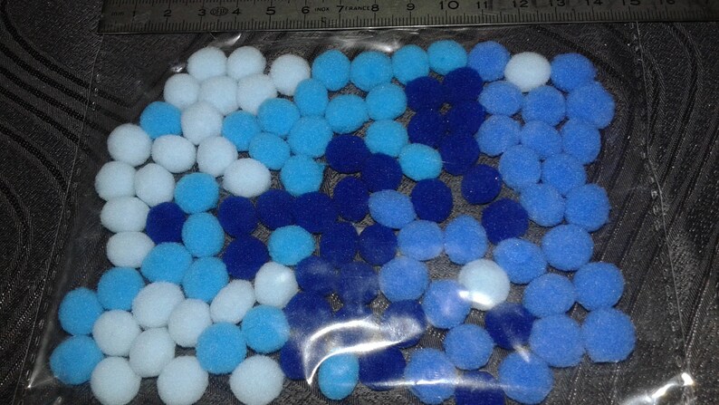 100 polyester 10 mm blue PomPoms