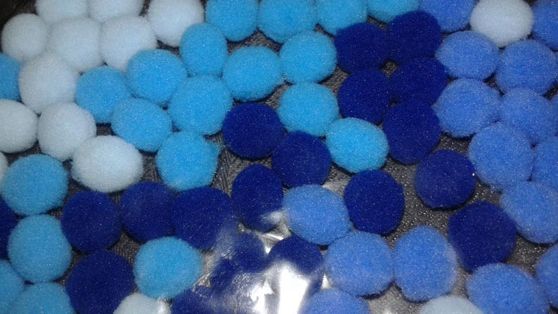 100 polyester 10 mm blue PomPoms