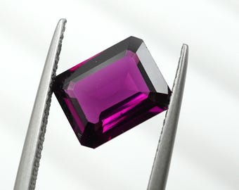 Natural Rhodolite Garnet Gemstone: Octagon Cut, 4.00 Cts, Purple