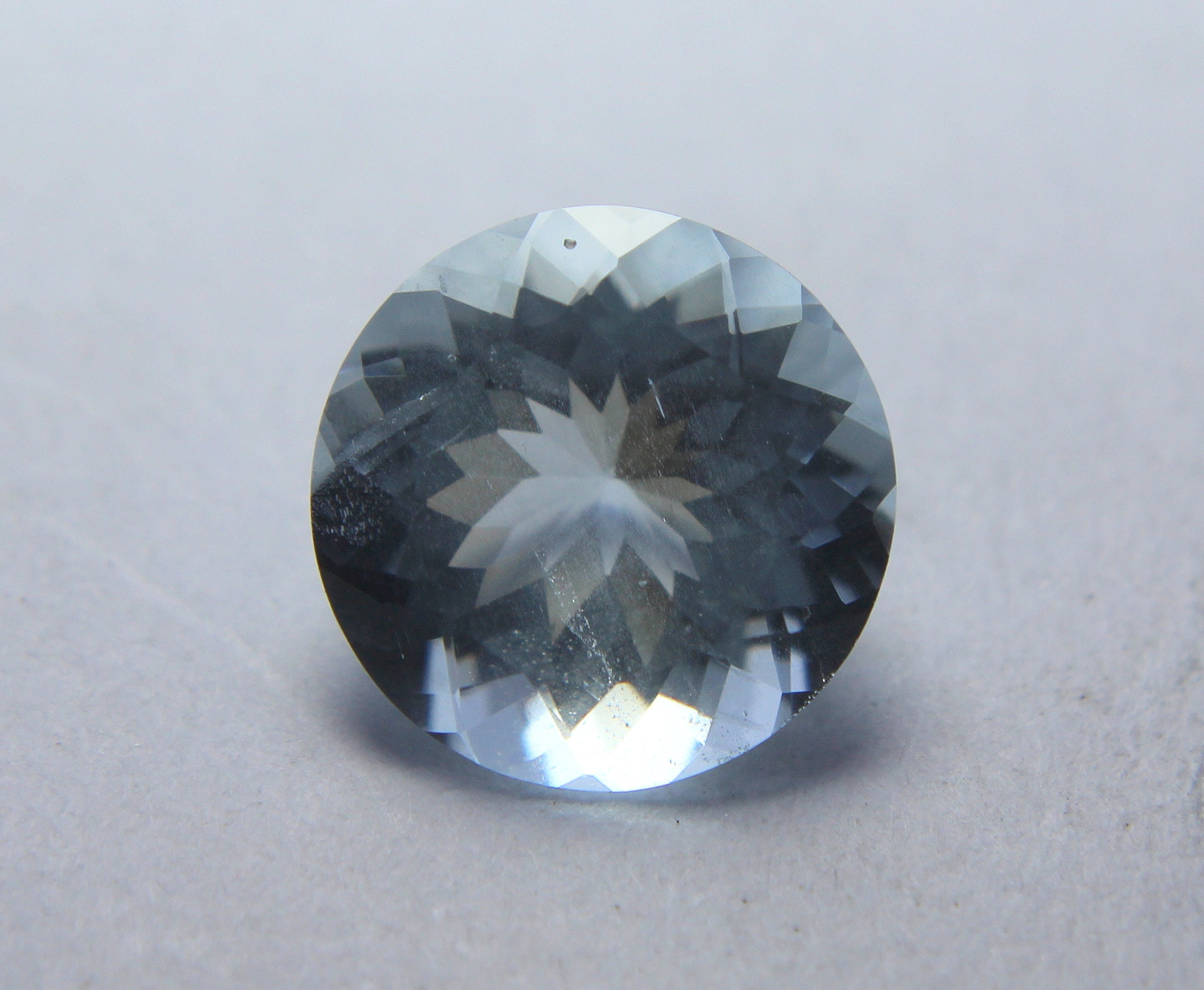 2.25カラットの天然ブルーアクアマリン宝石、ラウンドファセットカット