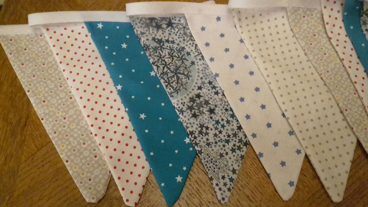 Guirlande de Fanions Liberty Adeladja Bleu et Autres Tissus Clair Coloré