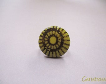 Round ring in yellow and gold polymer clay