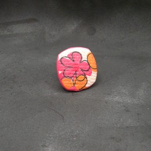 Hand-crafted polymer clay pop flower ring - Colourful retro-style handmade jewellery