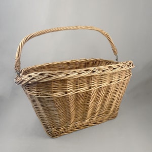 Vintage wicker basket for bicycle