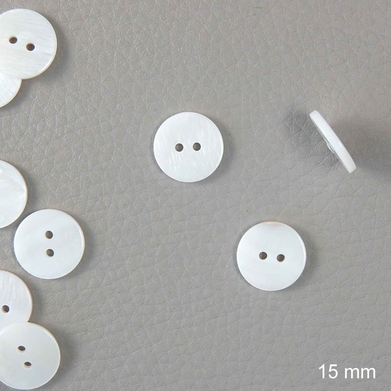 Akoya white mother-of-pearl button 10, 13, 15, 20 or 25 mm decreasing price 15 mm