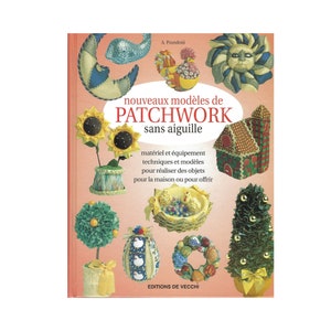 Peut inclure: Couverture de livre présentant divers modèles de patchwork sans aiguille, dont des tournesols, un coq et un visage de soleil. Le titre est "nouveaux modèles de PATCHWORK sans aiguille" avec du texte supplémentaire en français. Fond pêche.
