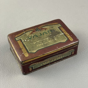 Portasigarette vintage in ottone con logo Vajani