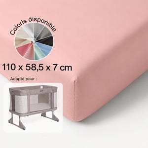 Peut inclure: Un drap-housse rose clair uni mesurant 110 x 58,5 x 7 cm. L'image comprend une palette de couleurs circulaire montrant les options disponibles et un petit encart graphique d'un berceau cododo beige et gris pour lequel le drap est conçu.