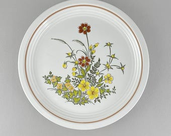 Vintage Japanese ceramic plate with floral decoration from the 1980s