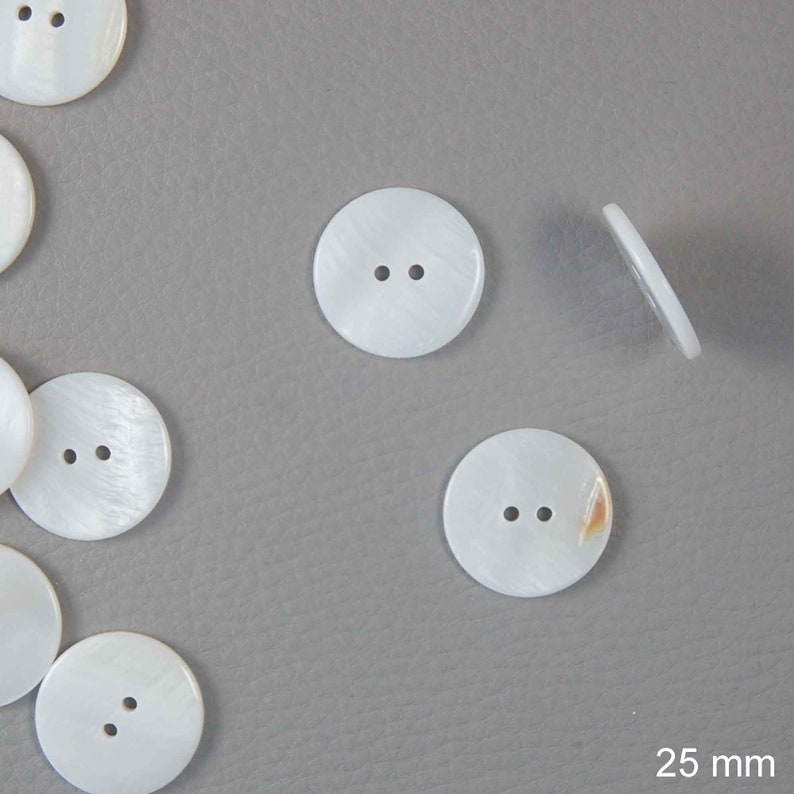 Akoya white mother-of-pearl button 10, 13, 15, 20 or 25 mm decreasing price 25 mm