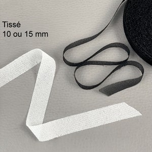 Puede incluir: Primer plano de cinta tejida blanca y negra. La cinta blanca está doblada en zigzag. La cinta negra está en bucle. El texto "Tissé 10 ou 15 mm" está en la esquina superior izquierda.