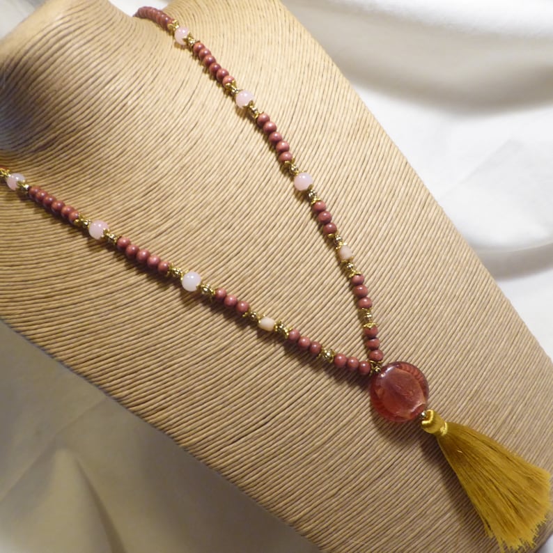 soft glass beads delicate orange pink and old gold Pompom necklace in rosewood boho boho silk Pompom provided Baroque