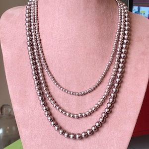 Three-strand multi-strand necklace in pearly glass beads and shades of beige, tan, graduated cut, classic, vintage, retro, discreet