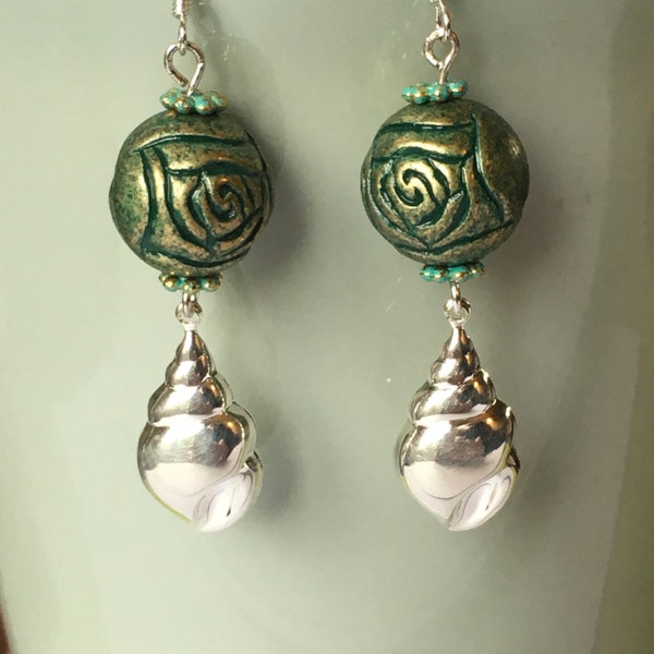 Shiny silver shell earrings and pink engraved blue/verdigris patinated bronze rosebud beads. Unique piece.