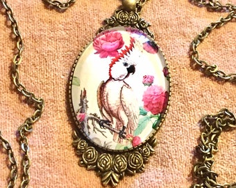 Collier pendentif multicolore et oiseau de paradis, médaillon bronze gravé roses et chaîne, bohème, boho, vintage, rétro romantique, baroque