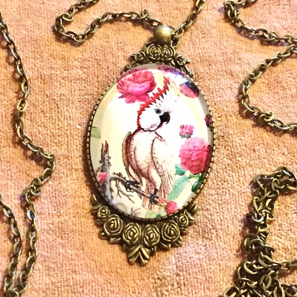 Collier pendentif multicolore et oiseau de paradis, médaillon bronze gravé roses et chaîne, bohème, boho, vintage, rétro romantique, baroque