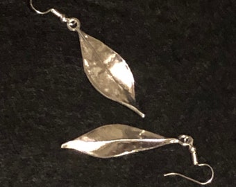 Platinum silver leaf earrings, elongated and thin, twisted like laurel, delicate, realistic, natural, minimalist