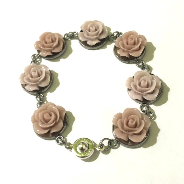 Bracelet de fleurs forme rose lavande et beige rosé bicolore sur métal argenté, vintage, rétro romantique