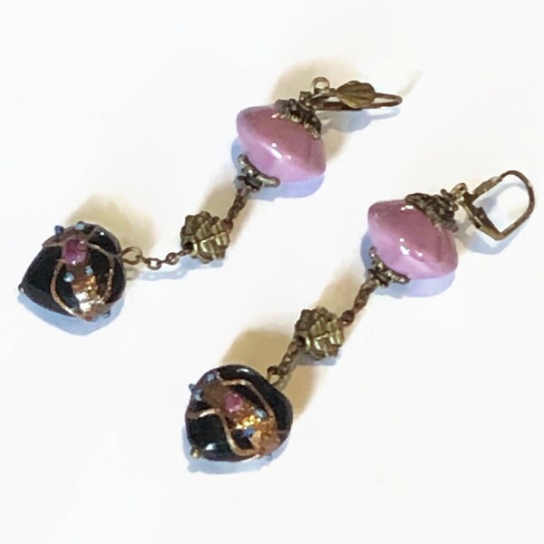 Boucles longues noir, mauve, bronze doré sur chaîne, cœur décoré lampwork, soucoupe céramique et perle ethnique, pièce unique, bohème