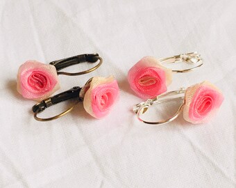 Lever earrings with rosebuds / flowers in pink and cream organza fabric, handmade, silver or bronze, vintage.