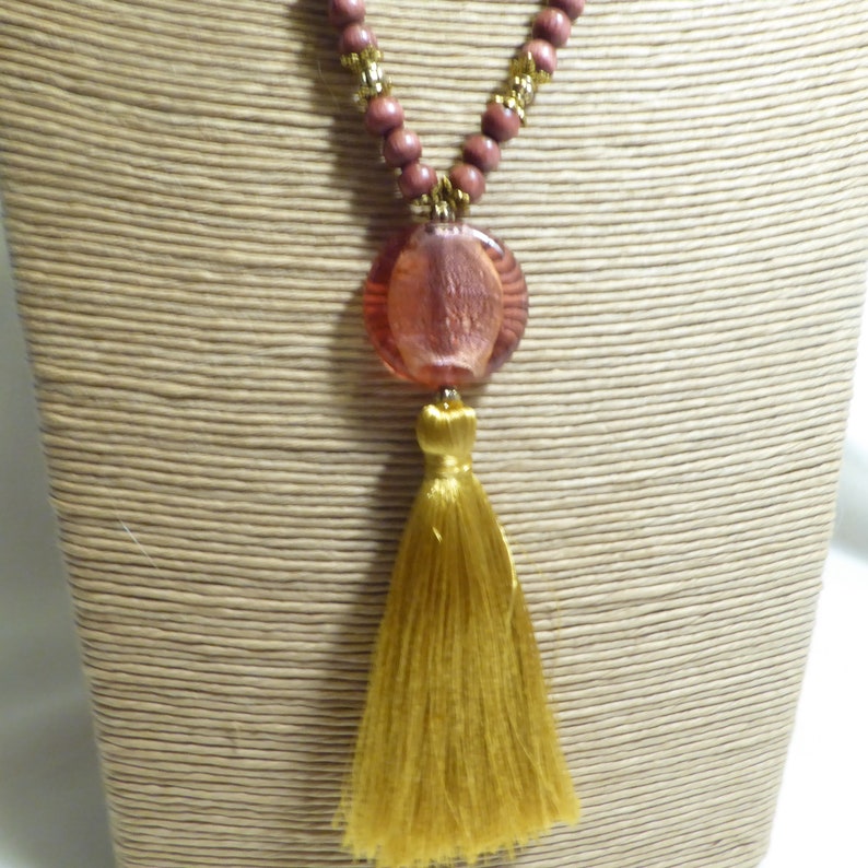 soft glass beads delicate orange pink and old gold Pompom necklace in rosewood boho boho silk Pompom provided Baroque