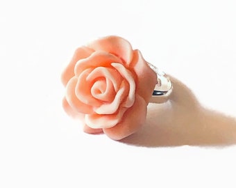 Pink flower ring in peach pink color in resin on an adjustable silver ring, romantic retro, vintage, fresh