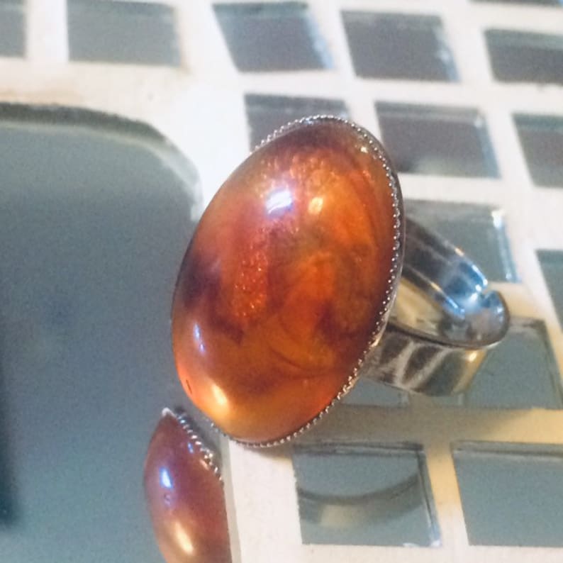 18x25mm classic honey Oval amber resin imitation ring caramel on serrated oval tray holder in adjustable silver metal