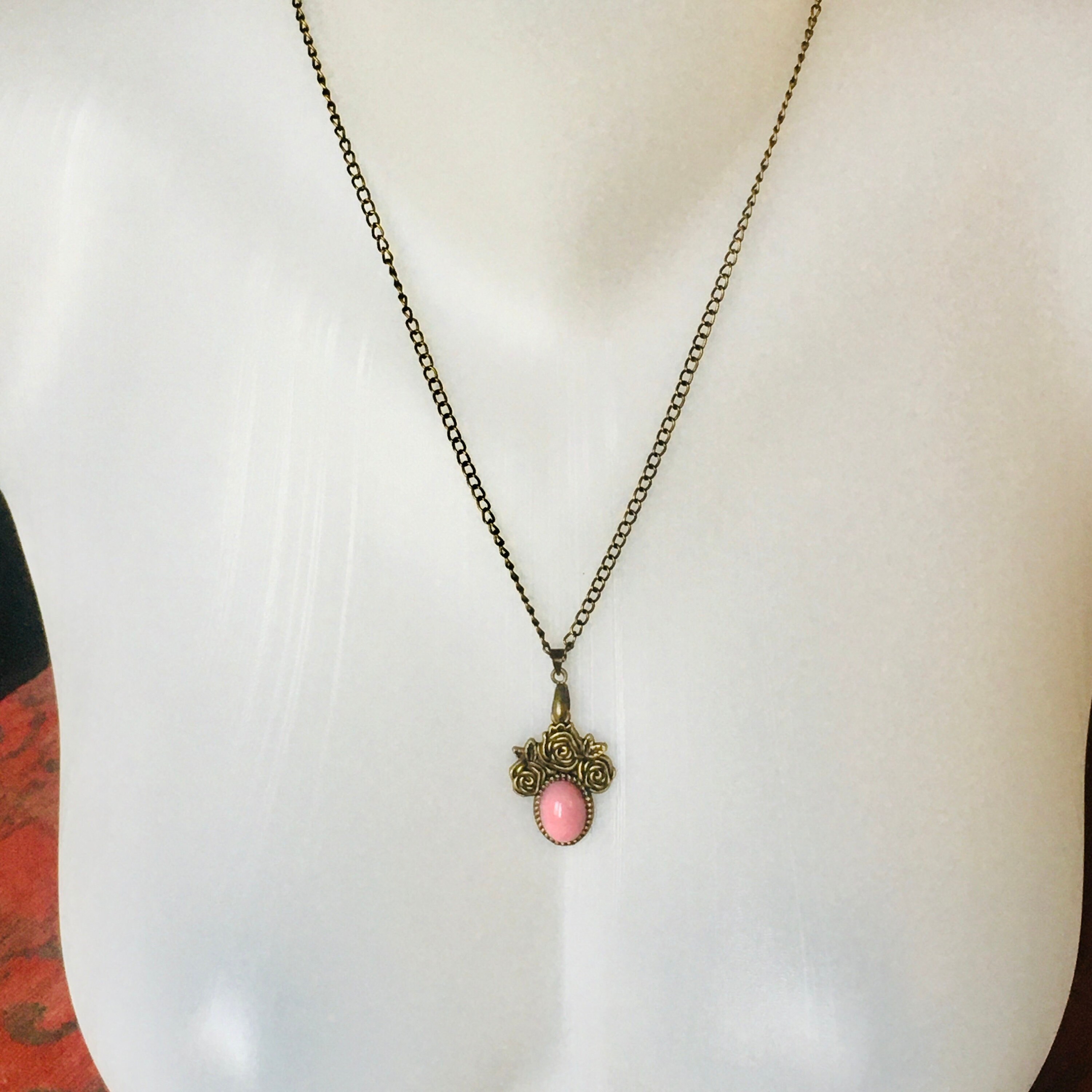Pendentif cabochon verre portrait de femme sur support bronze x1 - Un grand marché